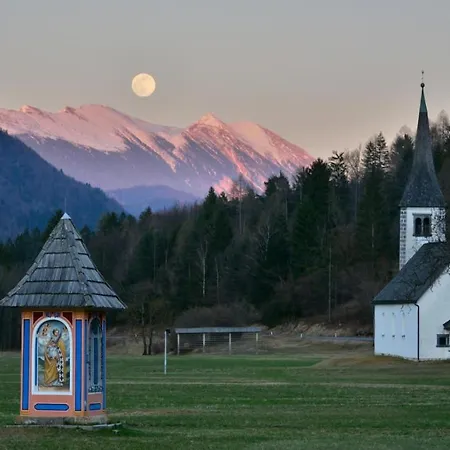 아파트 Mountain Charm