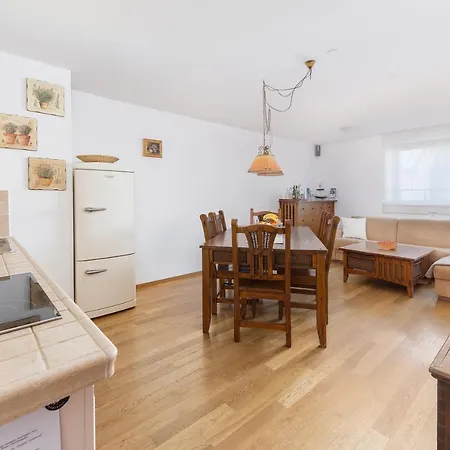 Mountain Charm 크라니스카고라